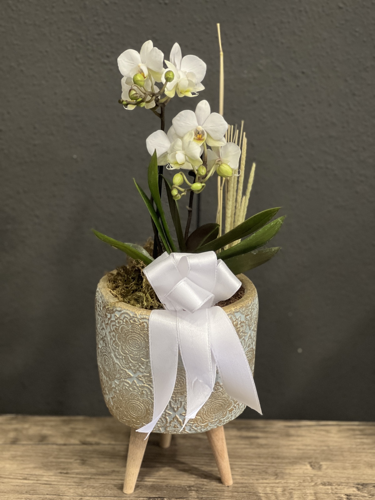 Ayaklı Saksıda Beyaz Mini Orkide